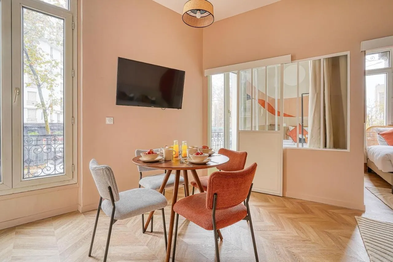 Appartement Place Du Marechal Juin - Gourgaud Paris 0*,  France