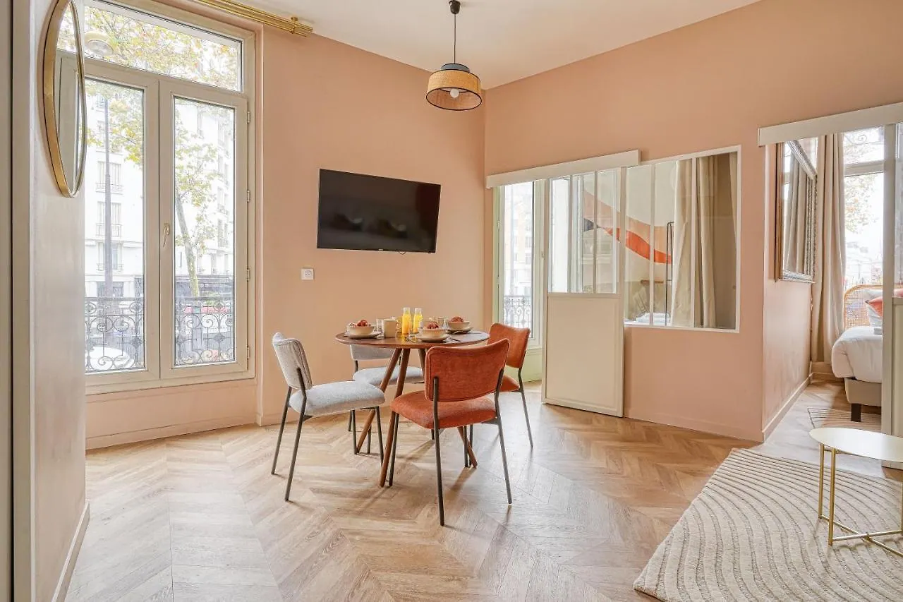 Appartement Place Du Marechal Juin - Gourgaud Paris Apartment