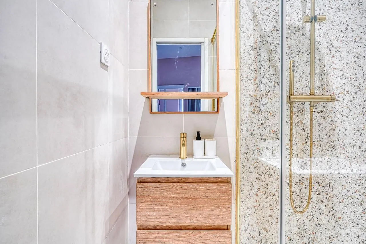 Appartement Place Du Marechal Juin - Gourgaud Paris Apartment