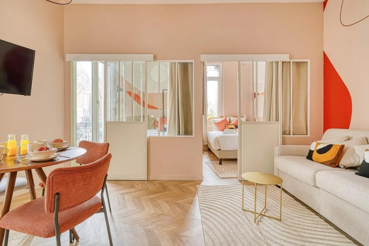 Appartement Place Du Marechal Juin - Gourgaud Paris 0*,